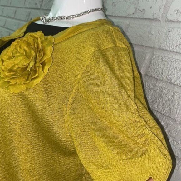 New York & Co Button Front Blouse with Rose Detail Size M - Picture 5 of 10